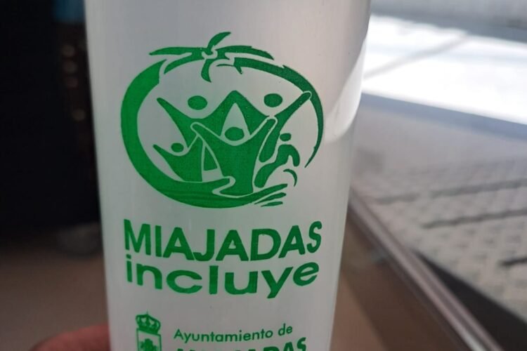 Festival de gastronomía sostenible en Miajadas, un paso adelante hacia la inclusión con vasos reutilizables y solidarios