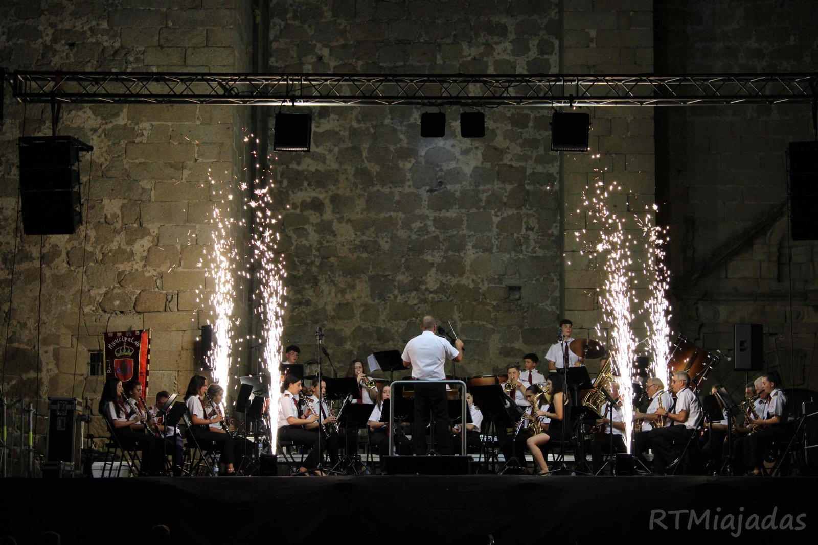 Concierto de feria de la Banda Municipal de Música de Miajadas: Un espectáculo sonoro de alta calidad en el corazón de Extremadura