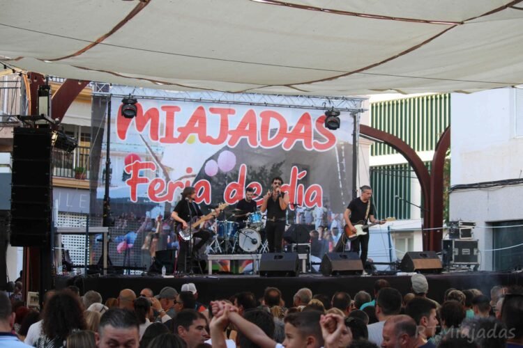 Tributo a Héroes del Silencio en la Feria de Día: un homenaje emotivo al legado de la música española