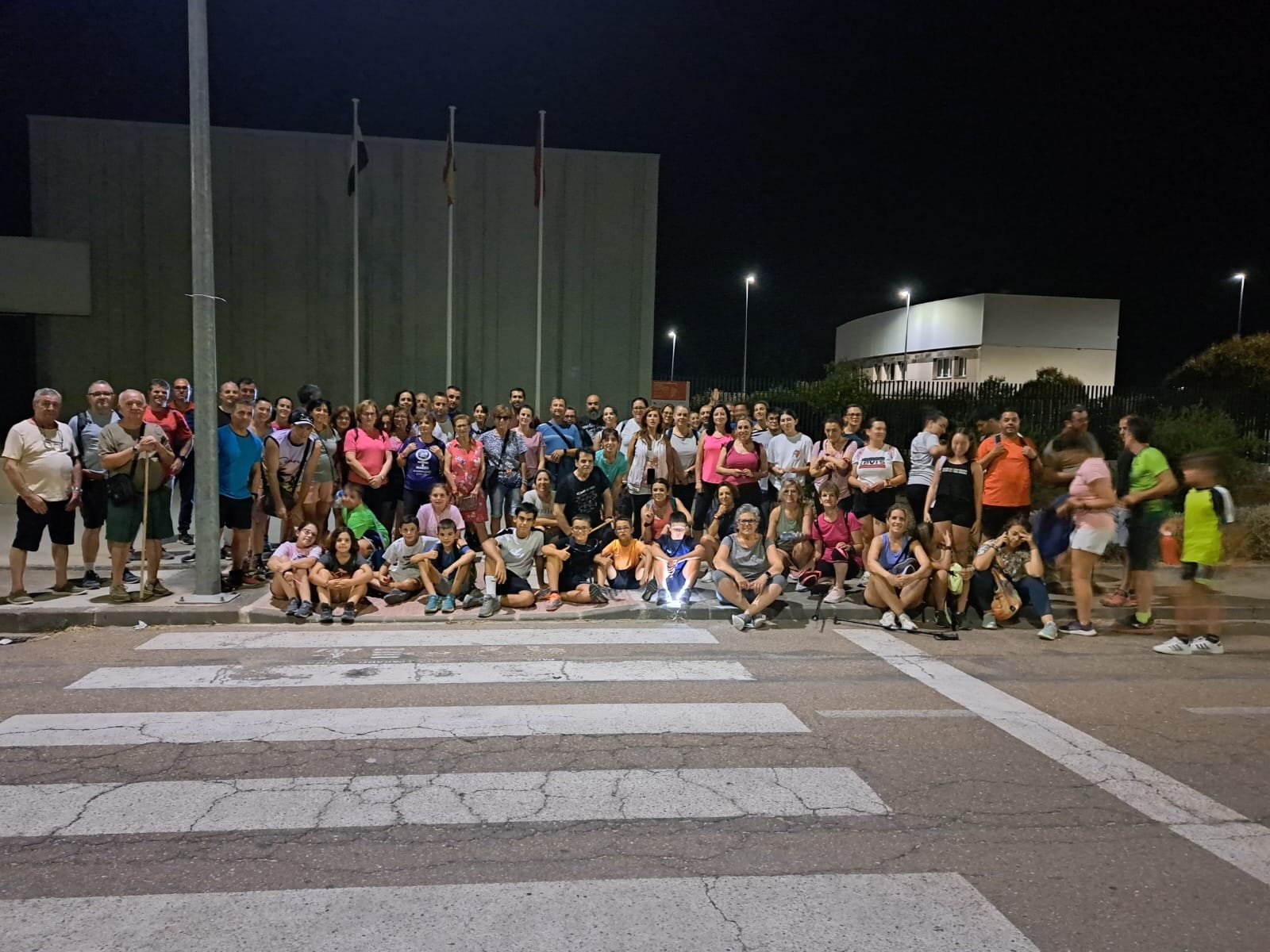 Participación masiva en la I Marcha Nocturna: una noche de iluminación y unión en la ciudad