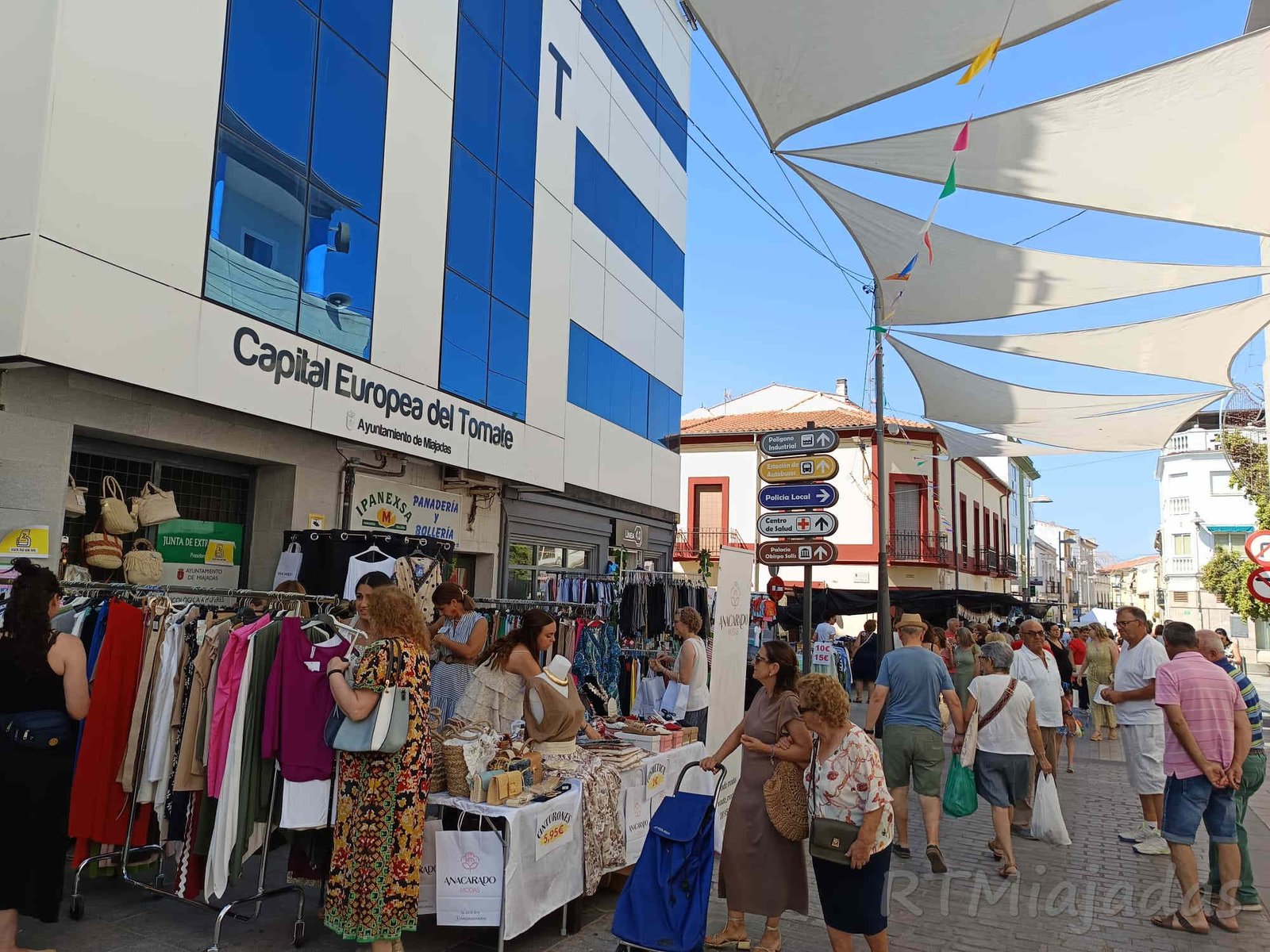 El comercio local de Miajadas renace con fuerza en la calle, impulsado por la economía y la innovación.