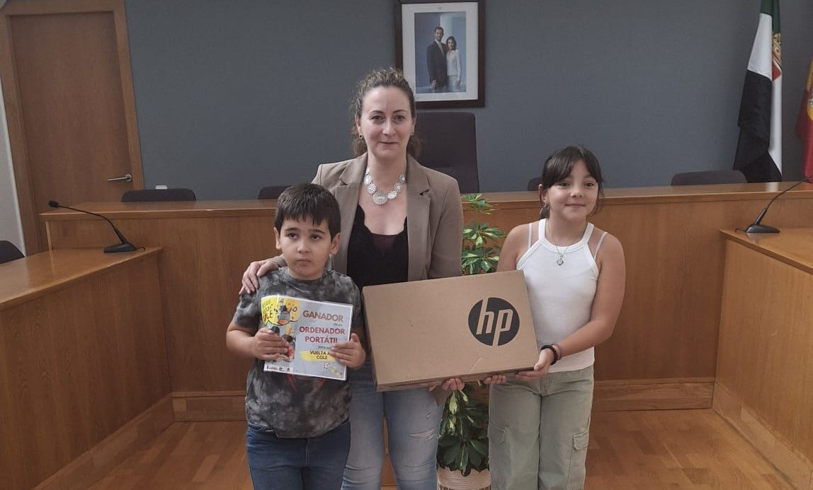 Entrega Final del Premio en la Campaña «Miajadas de Vuelta al Cole» – ¡Sorteo de Un Ordenador Portátil