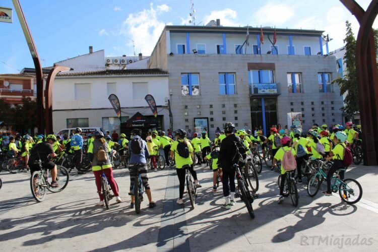 La «Bicicletada Escolar» se consolida como hito destacado de la SEM en Miajadas con medidas sostenibles.