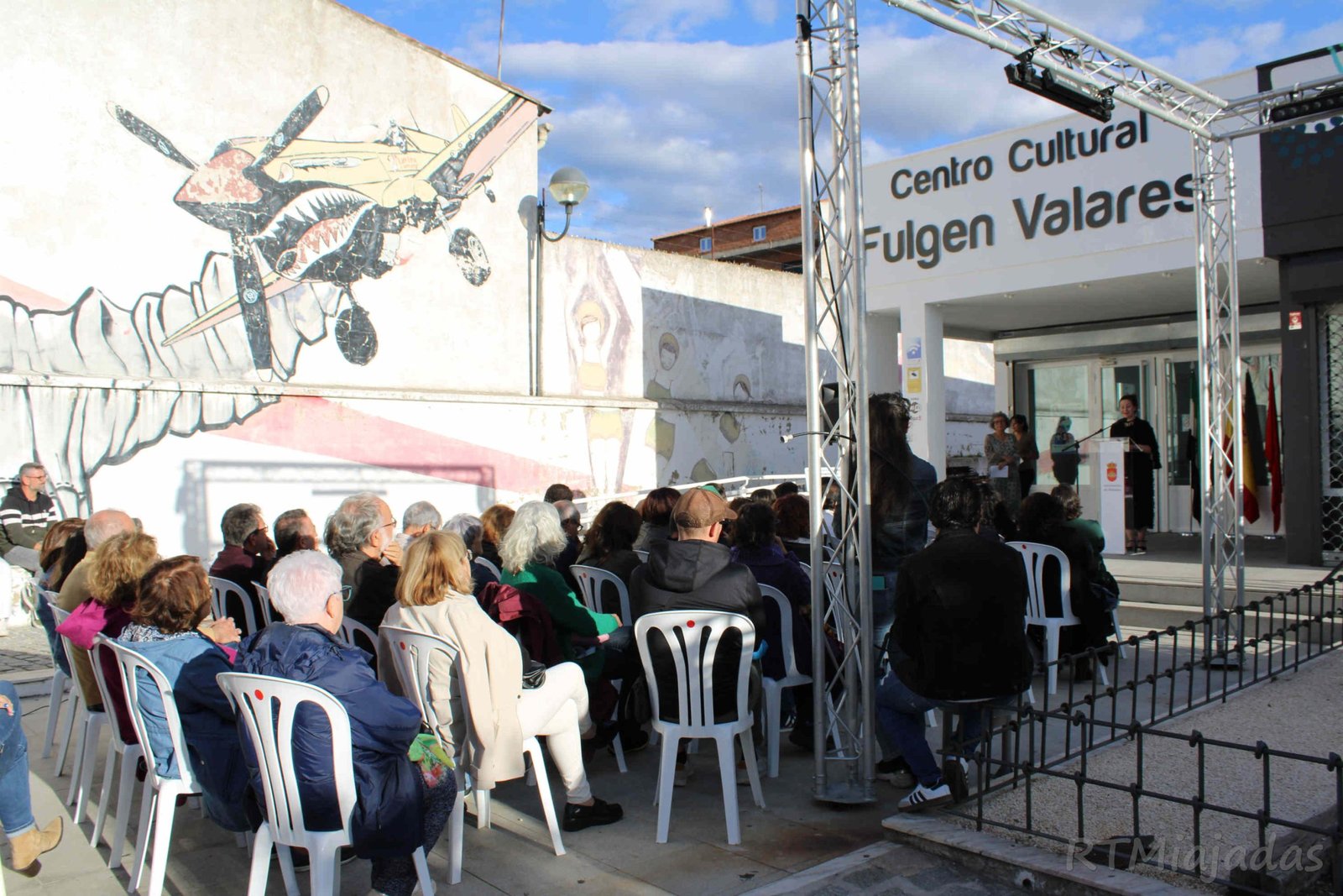 Homenaje emotivo y tributo a Fulgen Valares en Miajadas: Un reconocimiento a su legado artístico y cultural