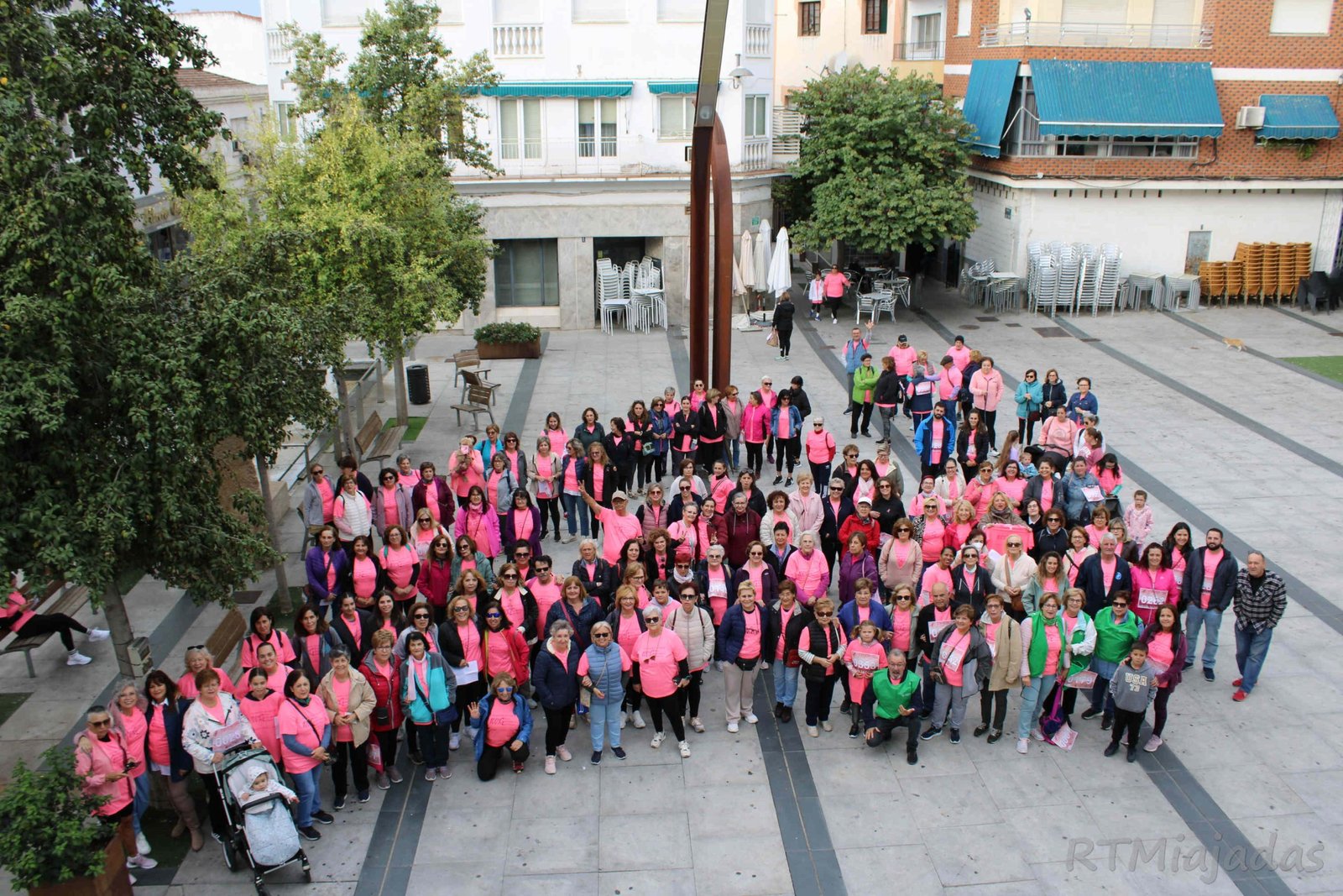 Este sábado en Miajadas se realizó con éxito la II Marcha Rosa contra el cáncer
