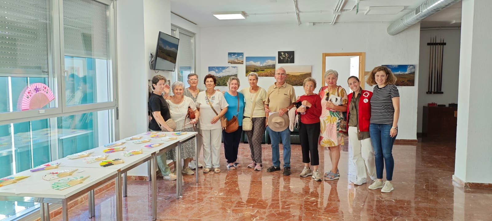 Exposición de abanicos artísticos manuales en el Centro de Mayores: Un tributo a la creatividad y la belleza