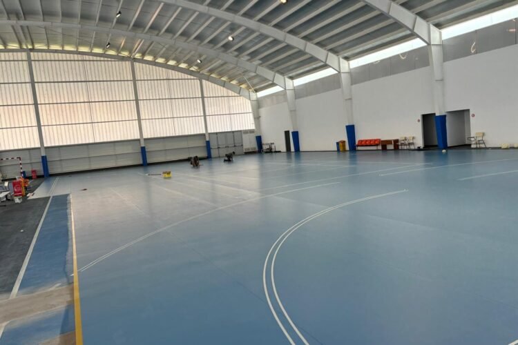 Comienza la renovación del pavimento deportivo en el Pabellón Islas Canarias de La Laguna con equipamientos de alta calidad