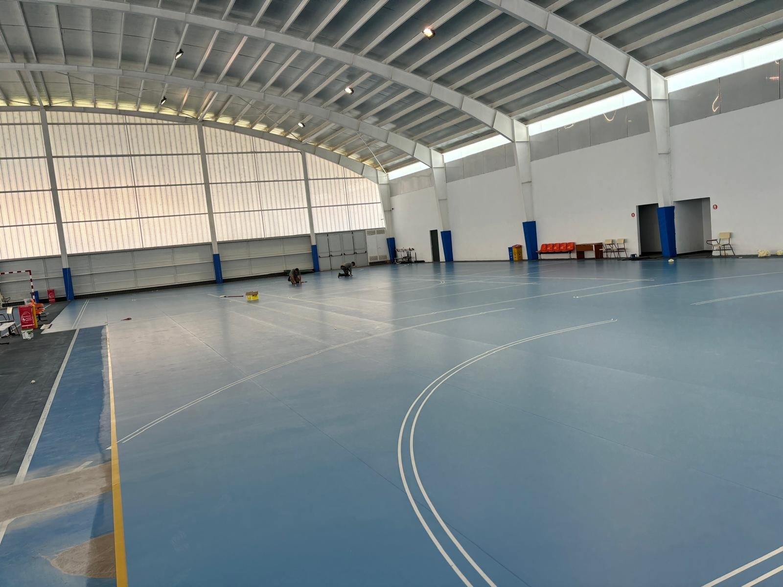Comienza la renovación del pavimento deportivo en el Pabellón Islas Canarias de La Laguna con equipamientos de alta calidad