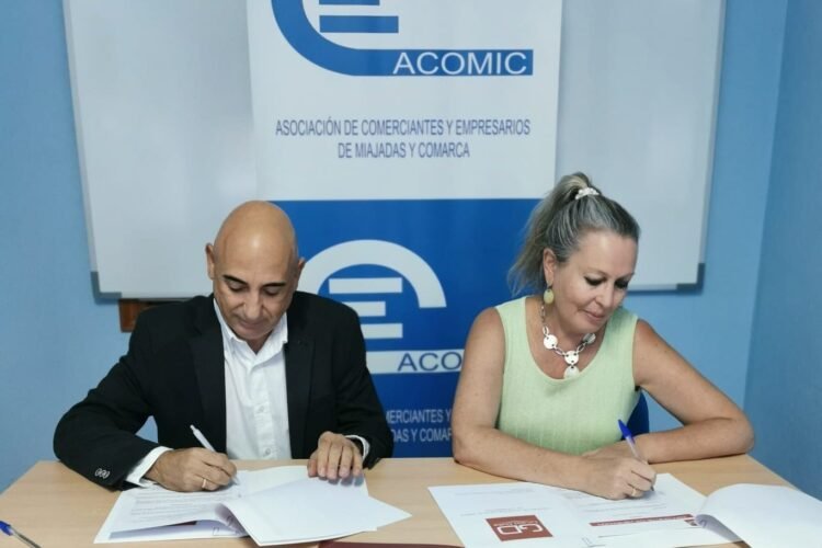 Grupo Data y Acomic firman convenio de colaboración para impulsar innovación y eficiencia en el sector de los seguros.