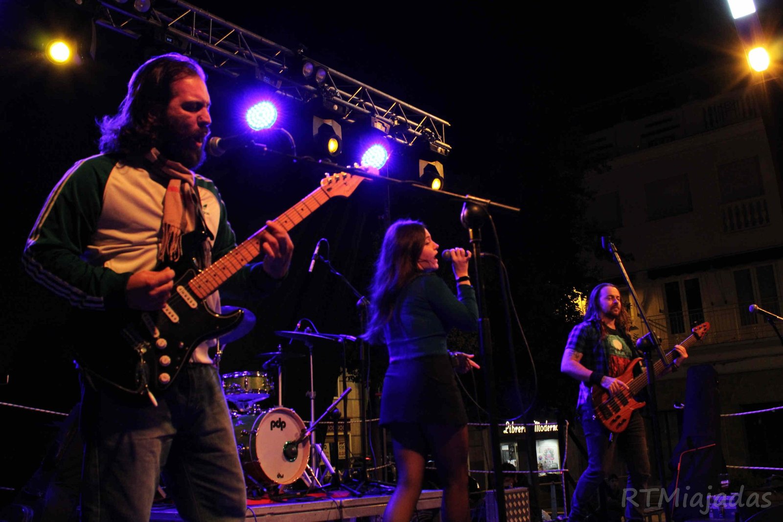 «Stereolovers» encendió la noche del sábado en Miajadas con su música vibrante y energía contagiosa.