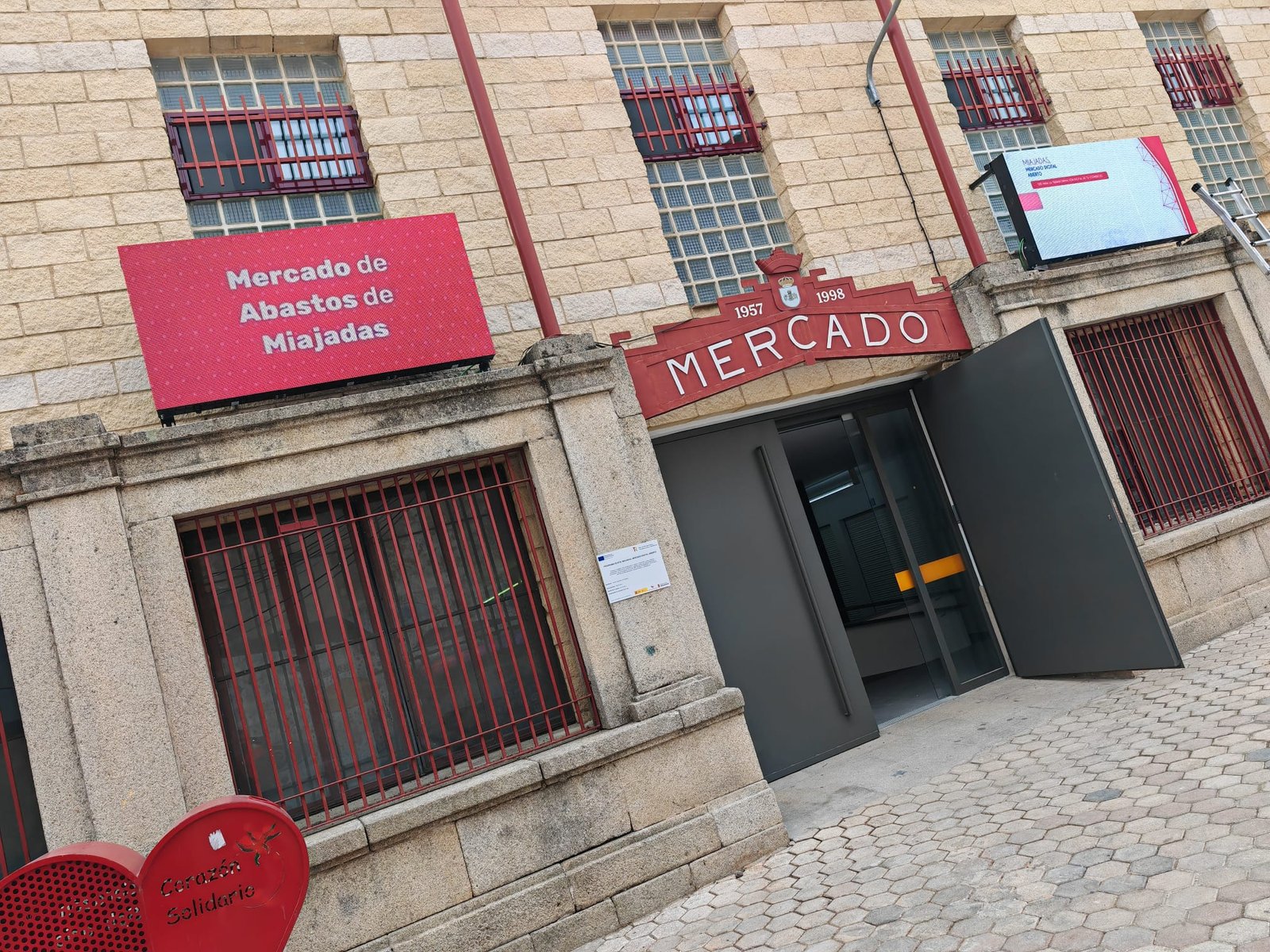 Transformación digital y servicios comunitarios para el Mercado de Abastos de Miajadas