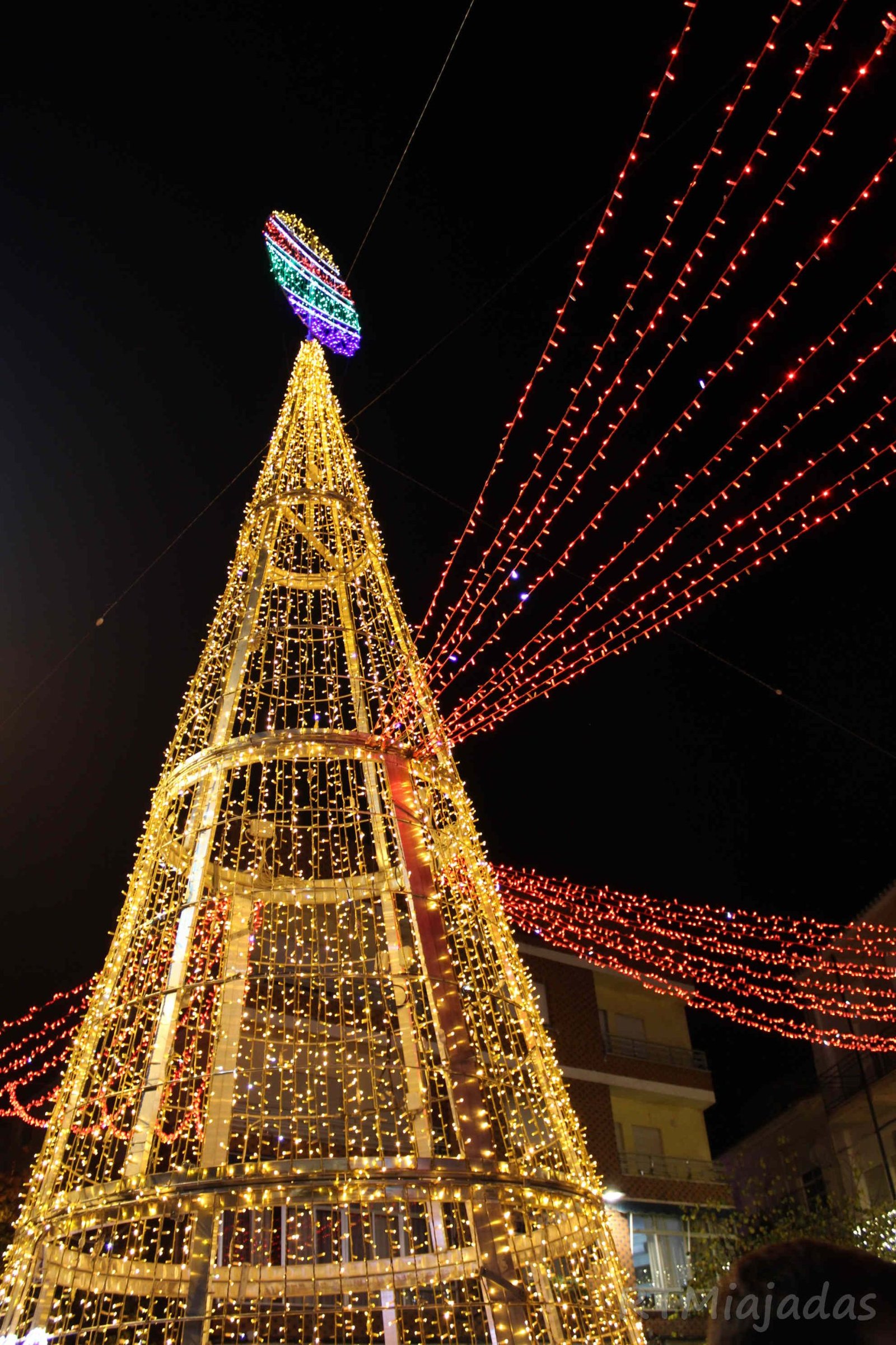 Luces, melodías y fuegos artificiales para una Nochebuena inolvidable en Miajadas