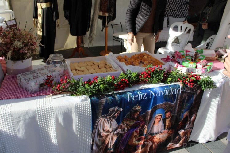 Mercadillo Solidario Navideño en la Plaza de España de Miajadas: ¡Descubre la Solidaridad y la Tradición