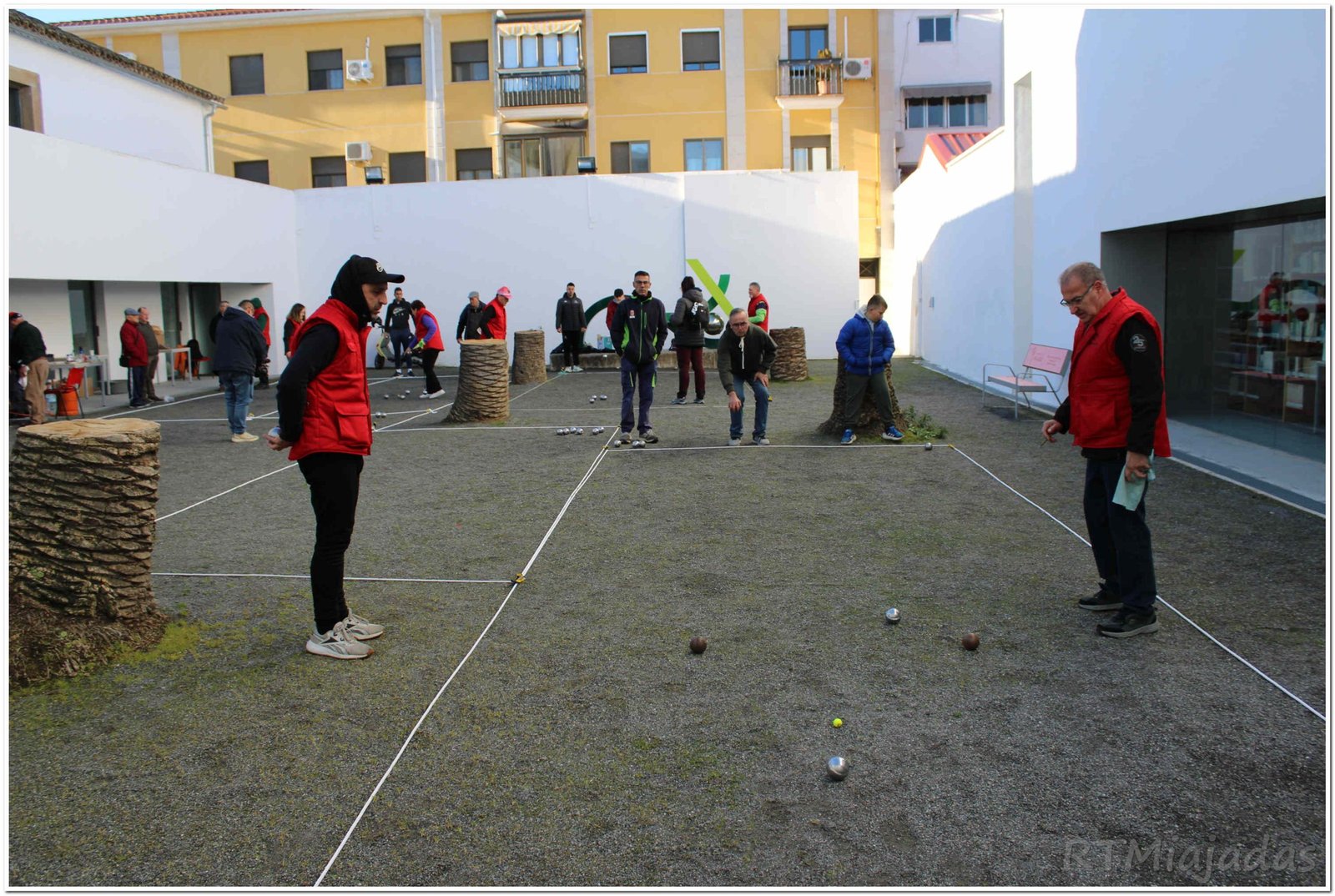 «El XVIII Torneo de Navidad de Petanca: Un Clásico de Fuego en Miajadas»
