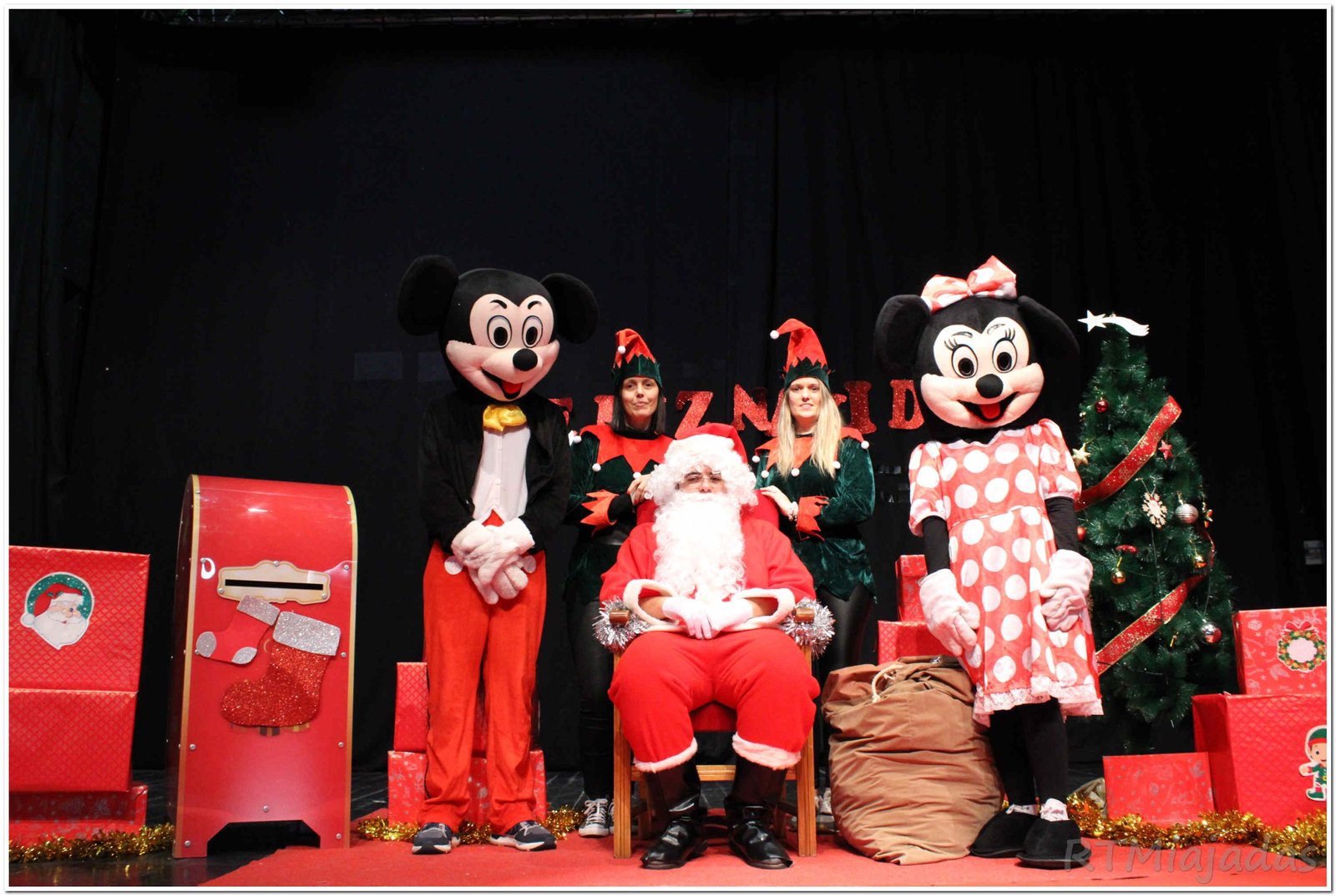 Papá Noel brindó regalos a todos los niños y niñas en la Casa de la Cultura de Miajadas.