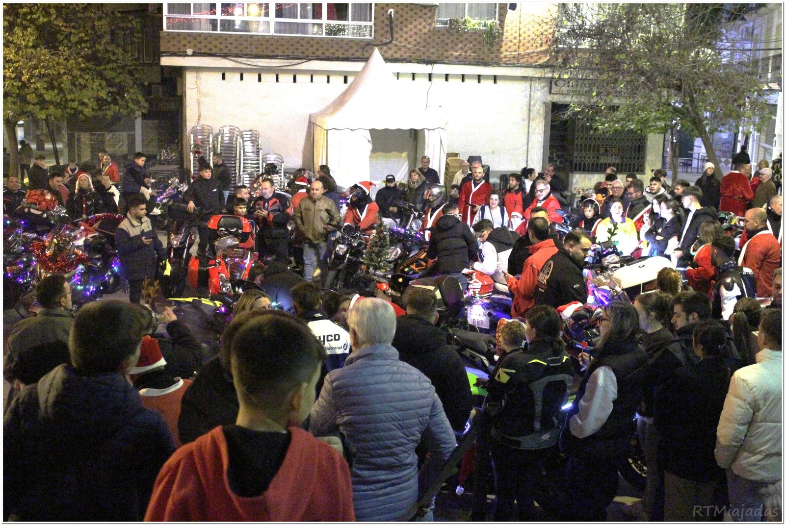 La Asociación Cultural Club Motera organizó la II Papanoelada Motera con gran éxito y solidaridad.