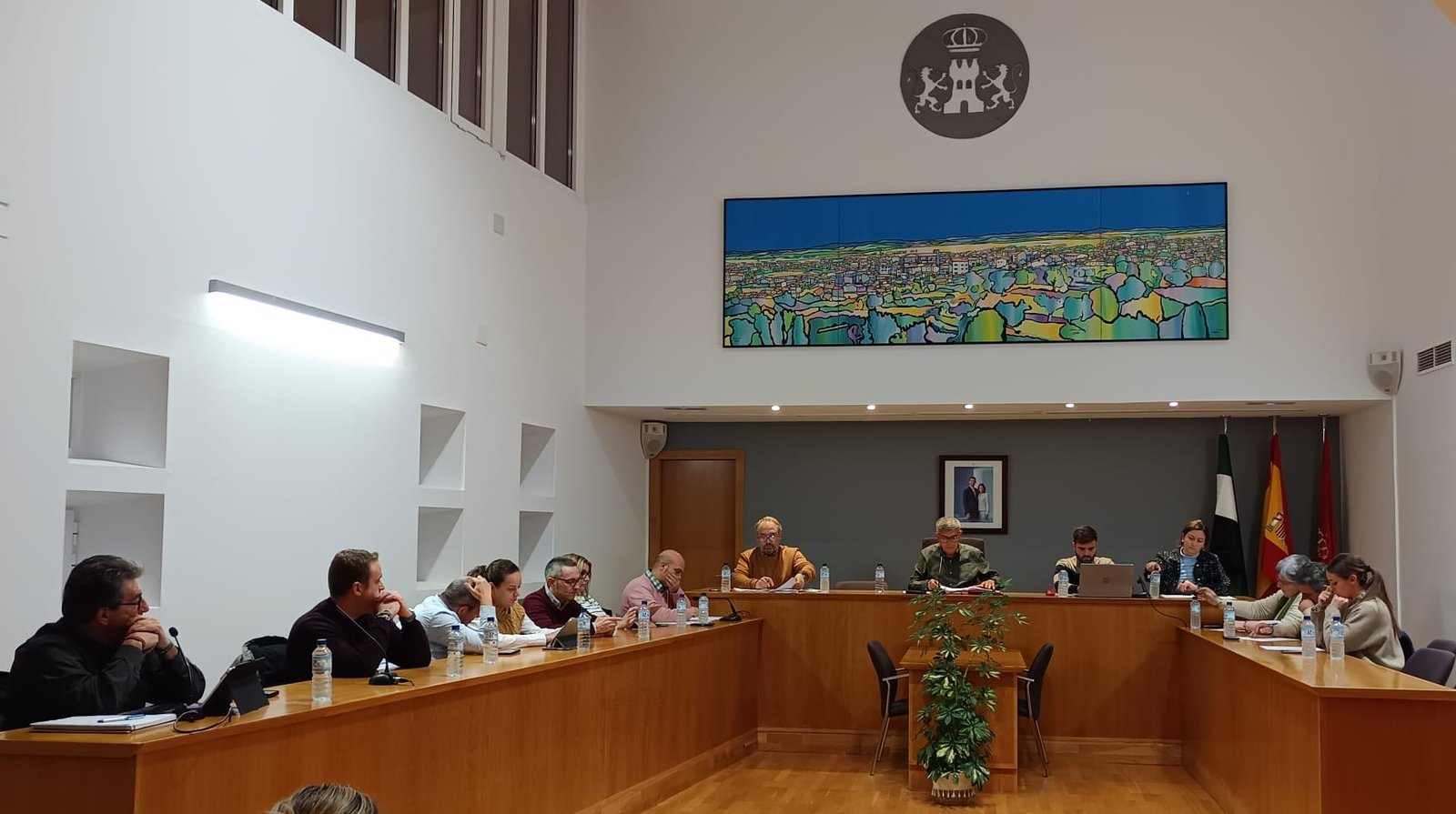 Pleno Ordinario de diciembre: 20 de abril y 28 de diciembre, domingos o festivos de 2025, comercios autorizados para abrir