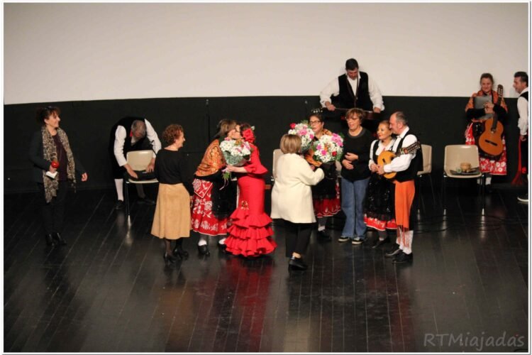 Gala Benéfica Emocionante y Entretenida de la AECC de Miajadas