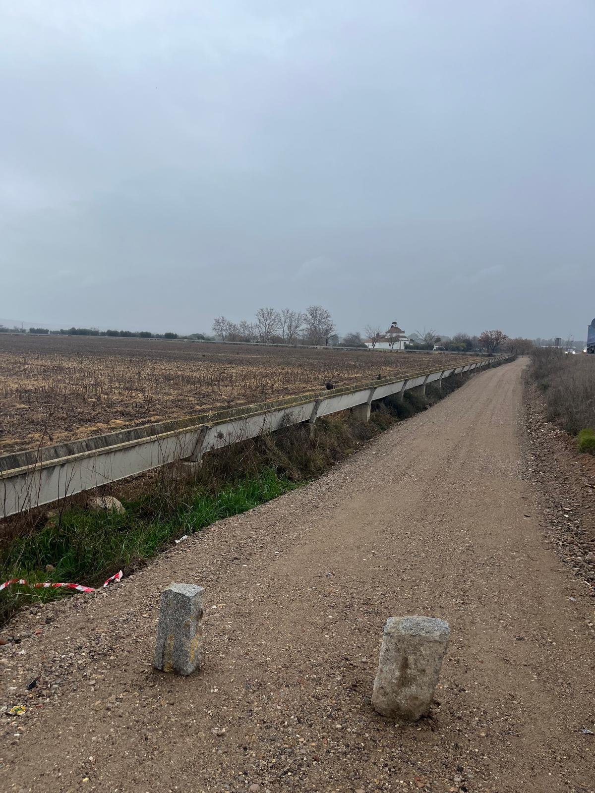 Acceso Peatonal a la Ermita Románica de San Bartolomé: Un Paseo Natural y Mágico