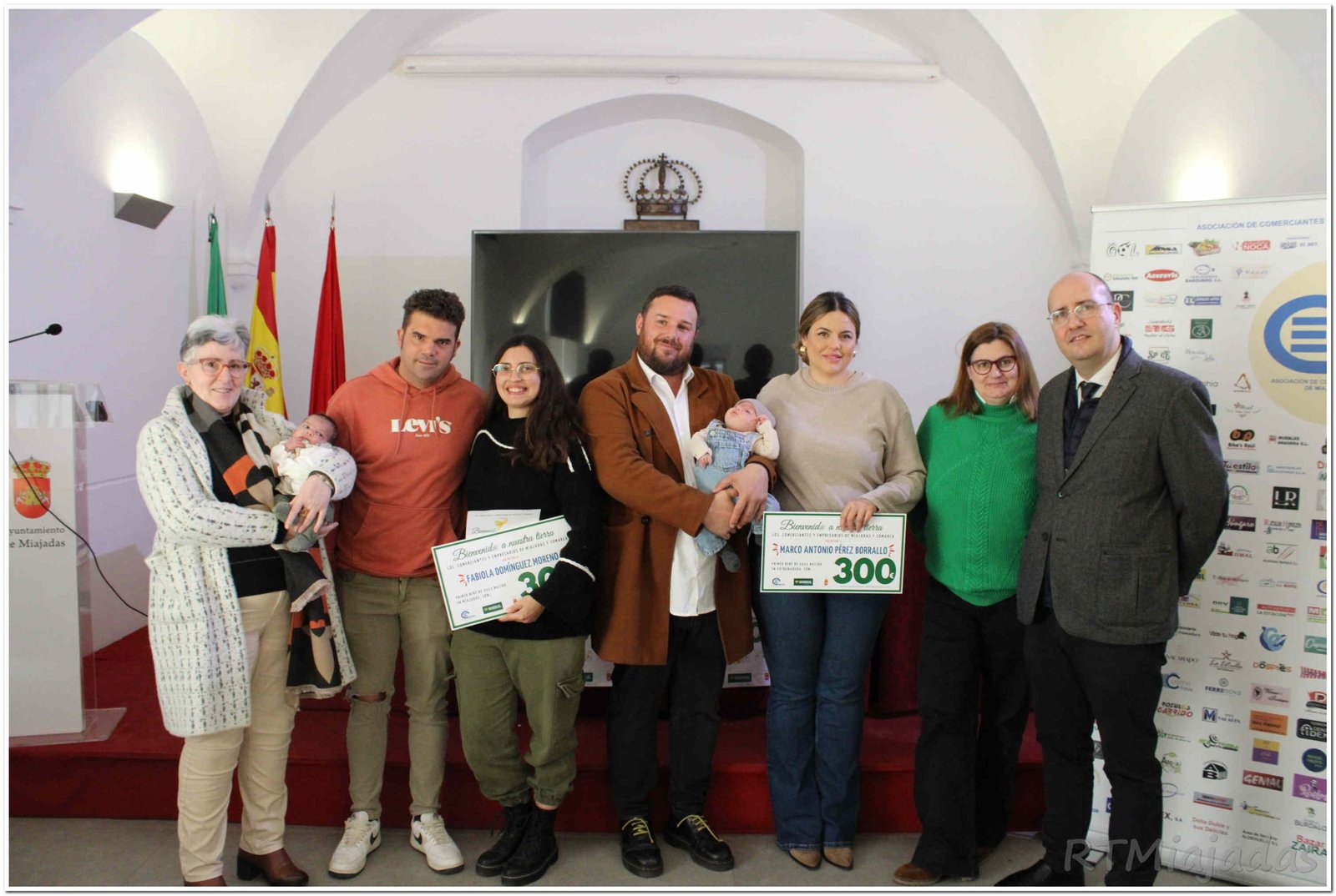 «ACOMIC otorga premios a los primeros bebés nacidos en Extremadura y Miajadas en 2025»