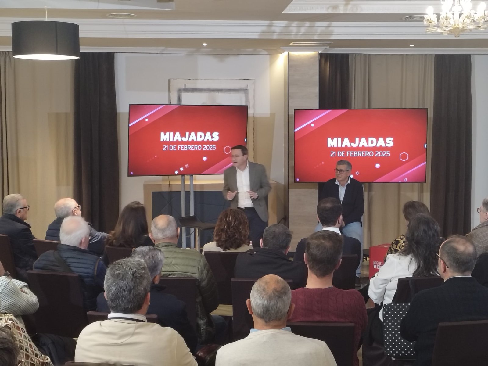 Miguel Ángel Gallardo comienza hoy en Miajadas una iniciativa para escuchar a la comunidad y el sector empresarial extremeño.