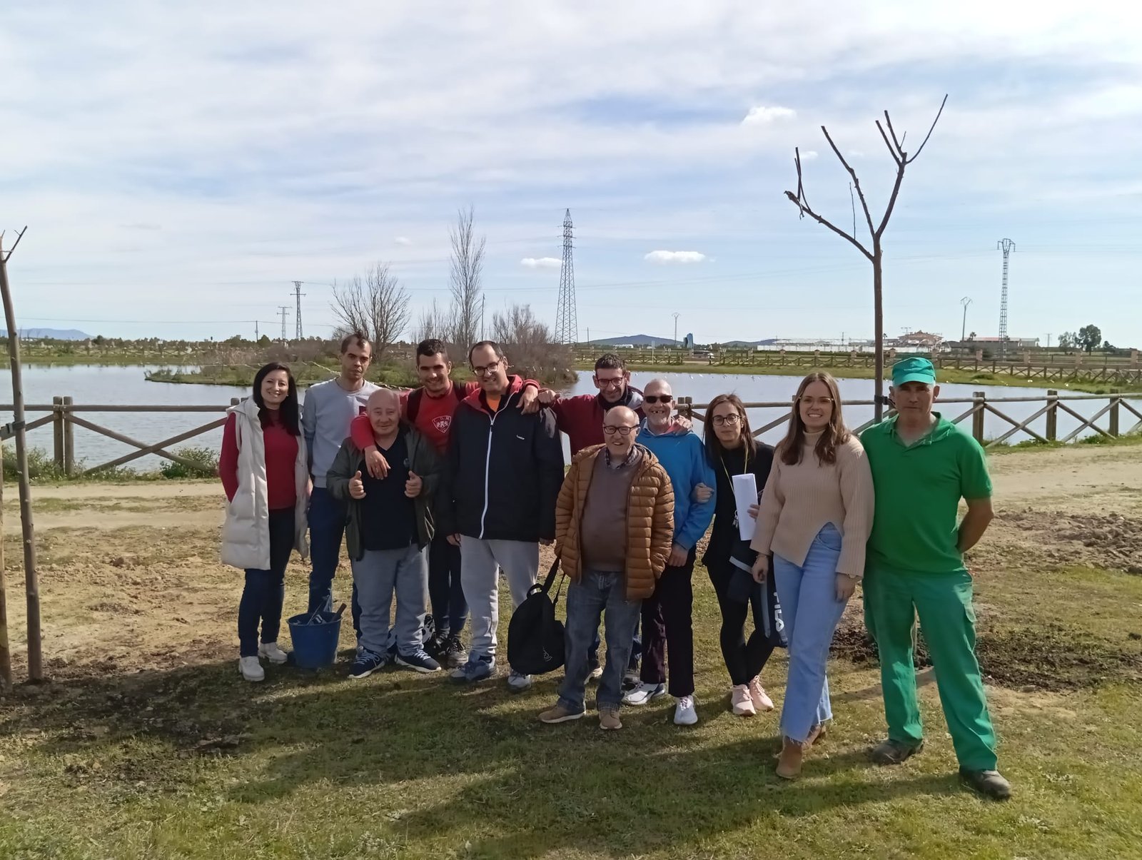 Los usuarios del piso tutelado imprimen su marca en el Parque Mediterráneo