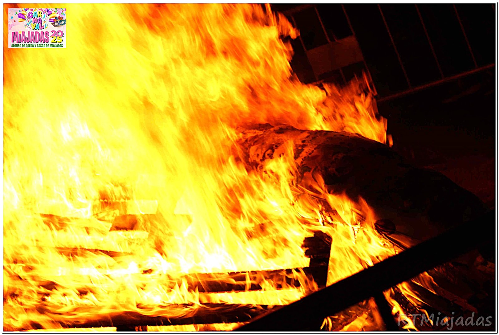 Miajadas cierra el Carnaval con la emotiva y tradicional celebración del Entierro de la Sardina