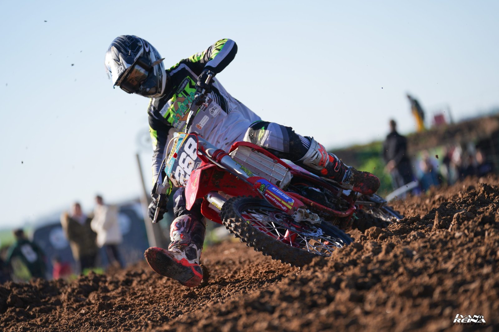 Samuel Tapia, el piloto extremeño, será el representante de España en las próximas carreras europeas de motocross.