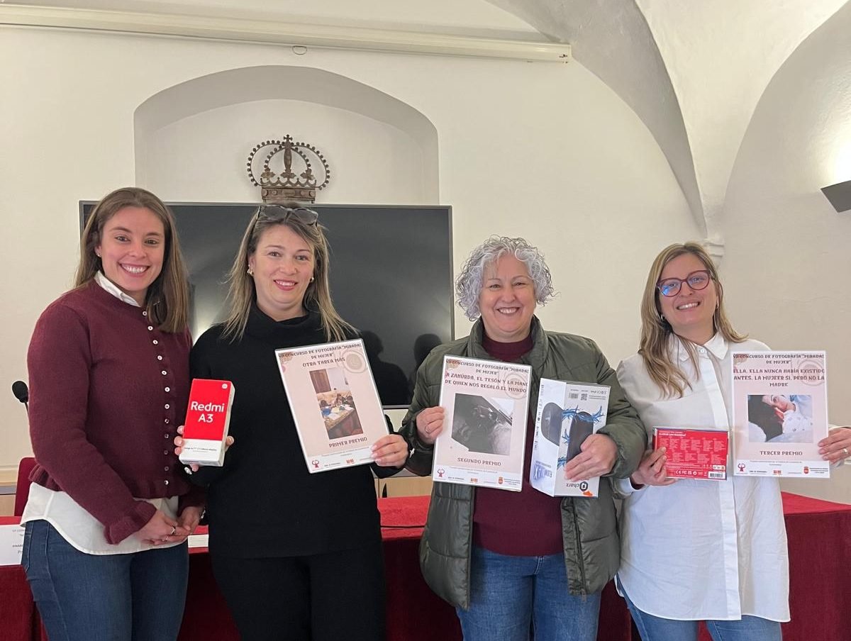 María Carmona Real, Lucía Gámez Cañas y María Luisa Martínez Lafuente, triunfadoras del VII Concurso Fotográfico ‘Con Ojos de Mujer’