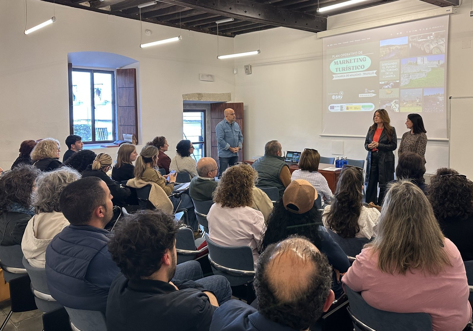 ADICOMT celebra el éxito del taller «Diseñando el futuro del turismo de la comarca» en el Plan Operativo de Marketing Turístico de Miajadas-Trujillo