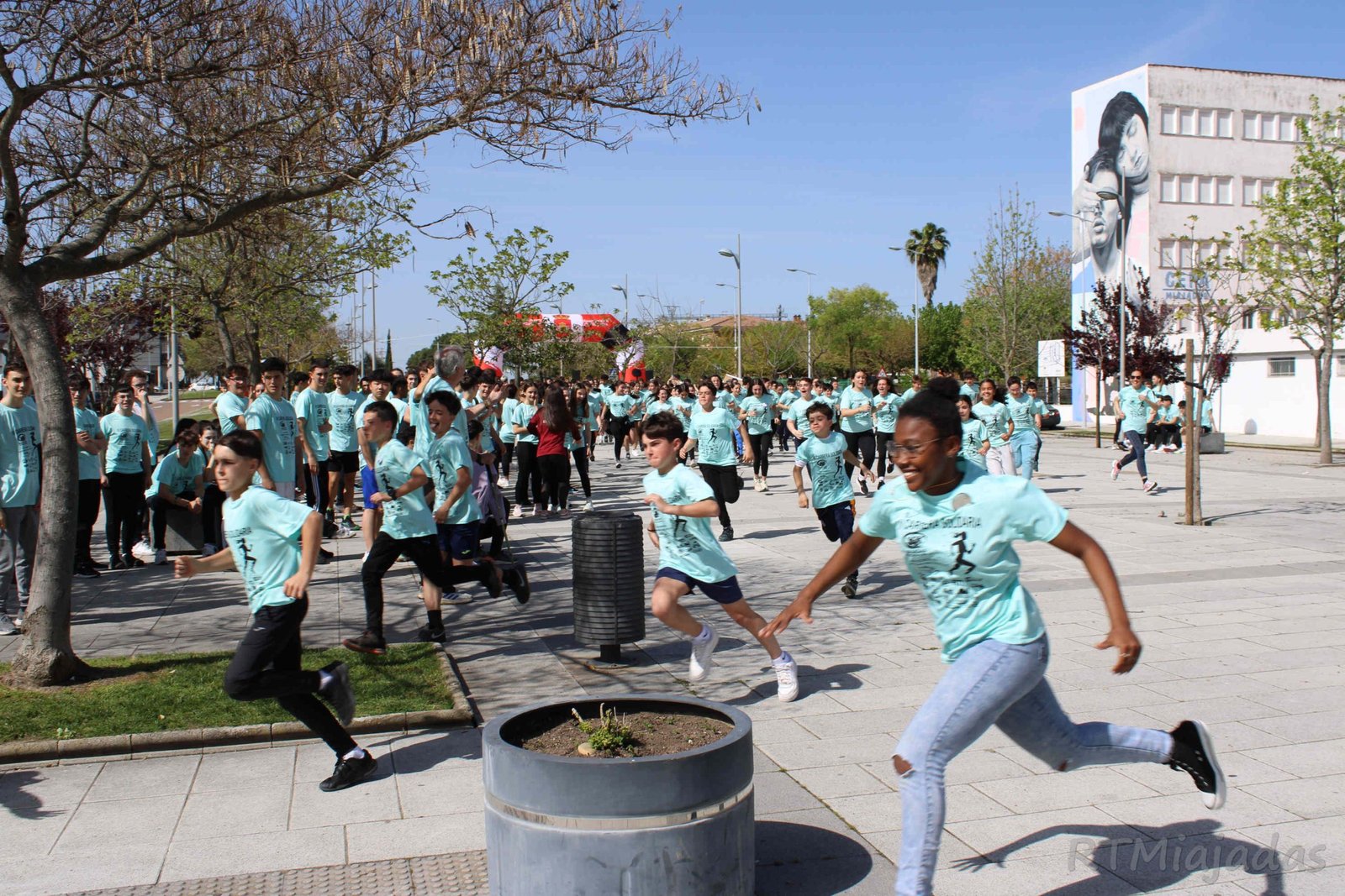 «El I.E.S. Gonzalo Torrente Ballester apoya a Miajadas: ¡Únete a la causa con tu donación!»