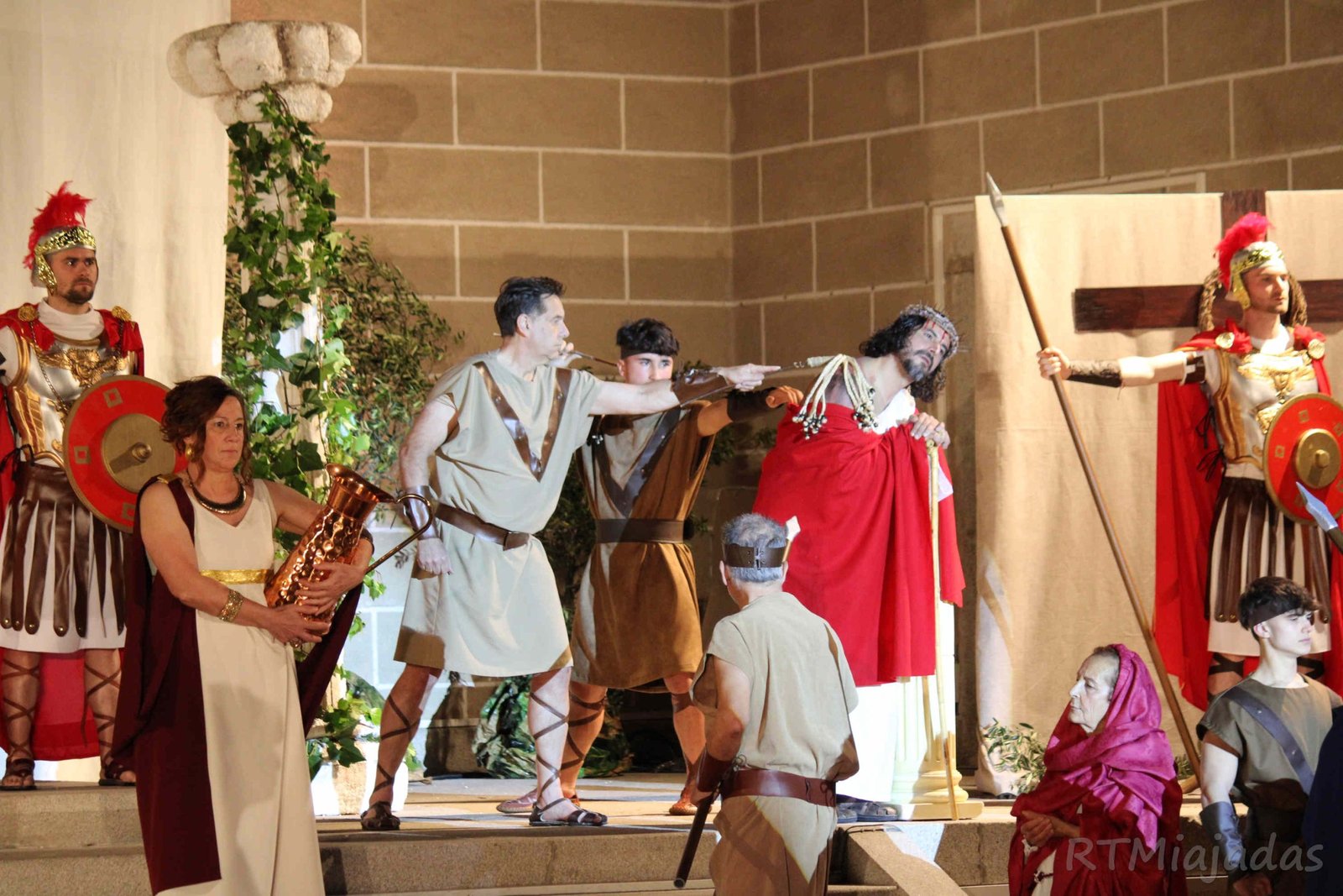 Representación emotiva y conmovedora de «La Pasión» en Miajadas, una experiencia inolvidable para todos.