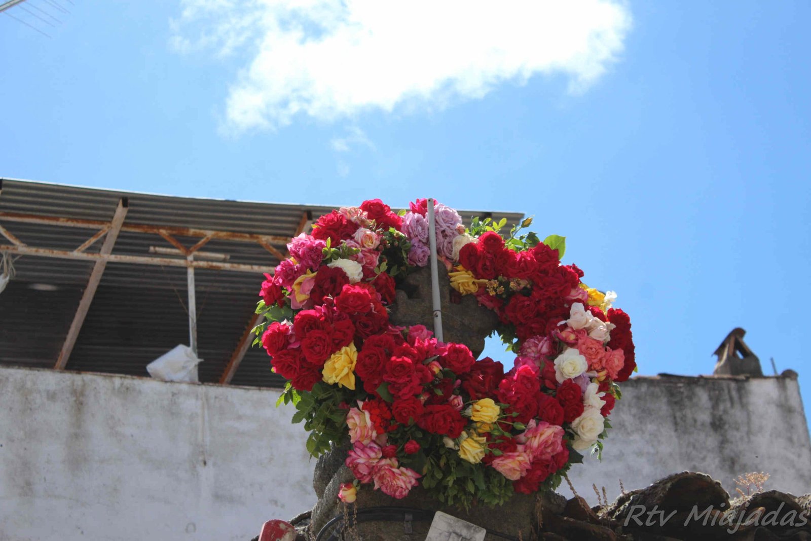 Los vecinos de la calle Cuesta preparan una emocionante celebración de la Cruz de Mayo este sábado.