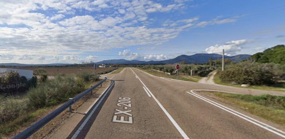 Dos personas resultan heridas en un accidente de tráfico cerca del barrio del Santo en una mañana de terror.