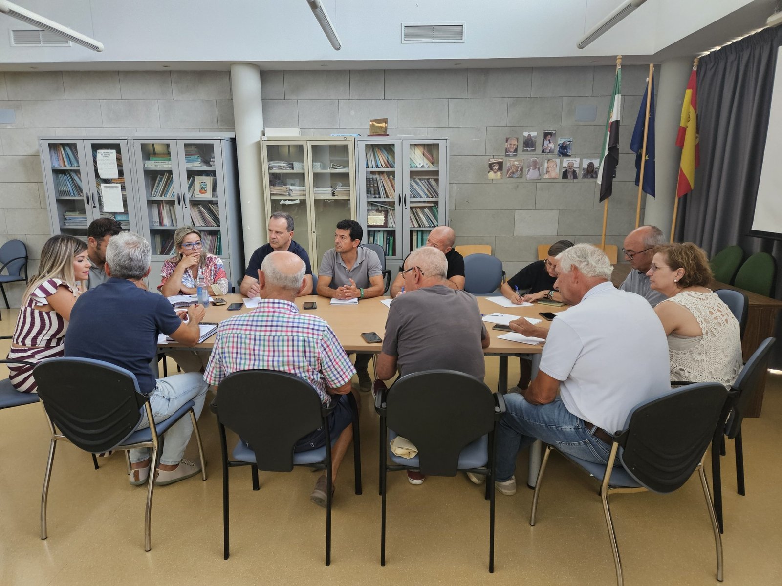 La responsable del Área de Salud de Cáceres visita el Centro de Salud y dialoga con la Plataforma en Defensa de la Sanidad Pública