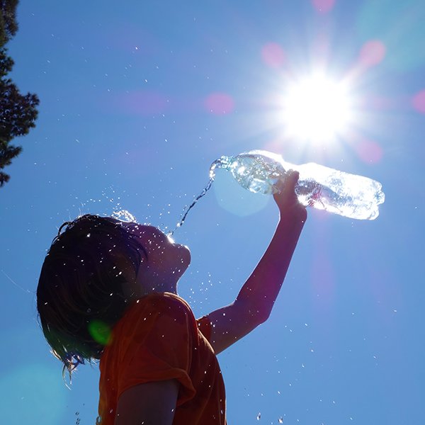 Activan aviso máximo en Vegas del Guadiana por temperaturas extremas que superan los 44 grados