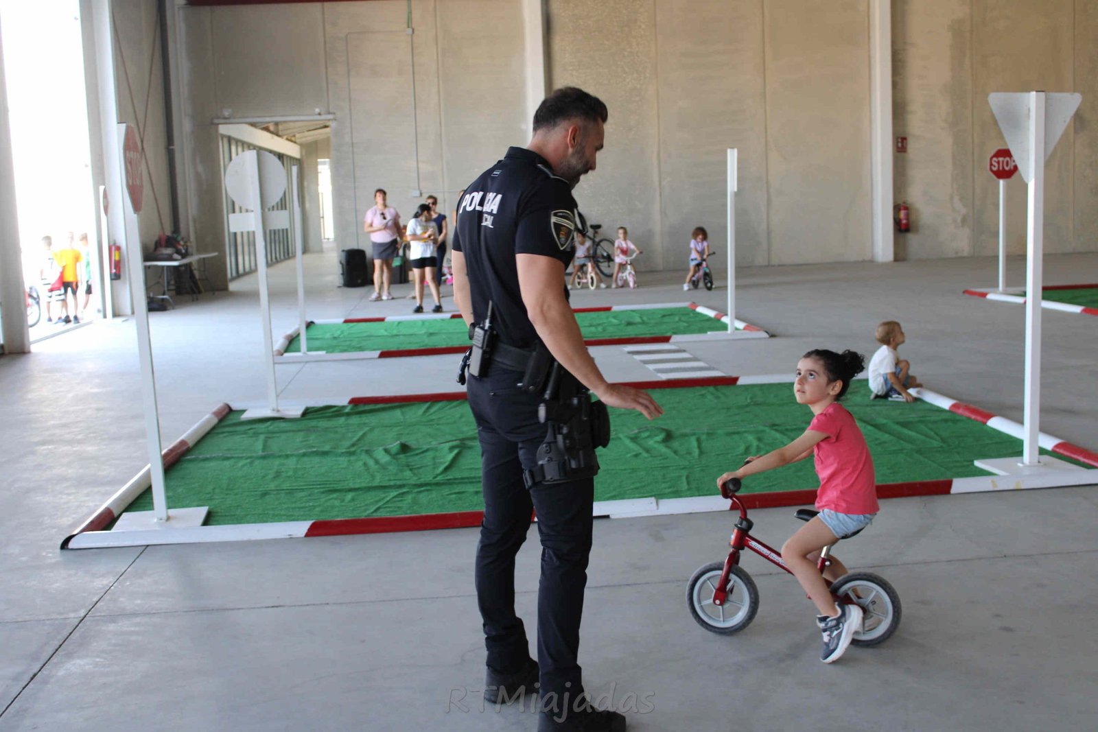 Programación de talleres educativos sobre seguridad vial para estudiantes en centros escolares durante la SEM 2025