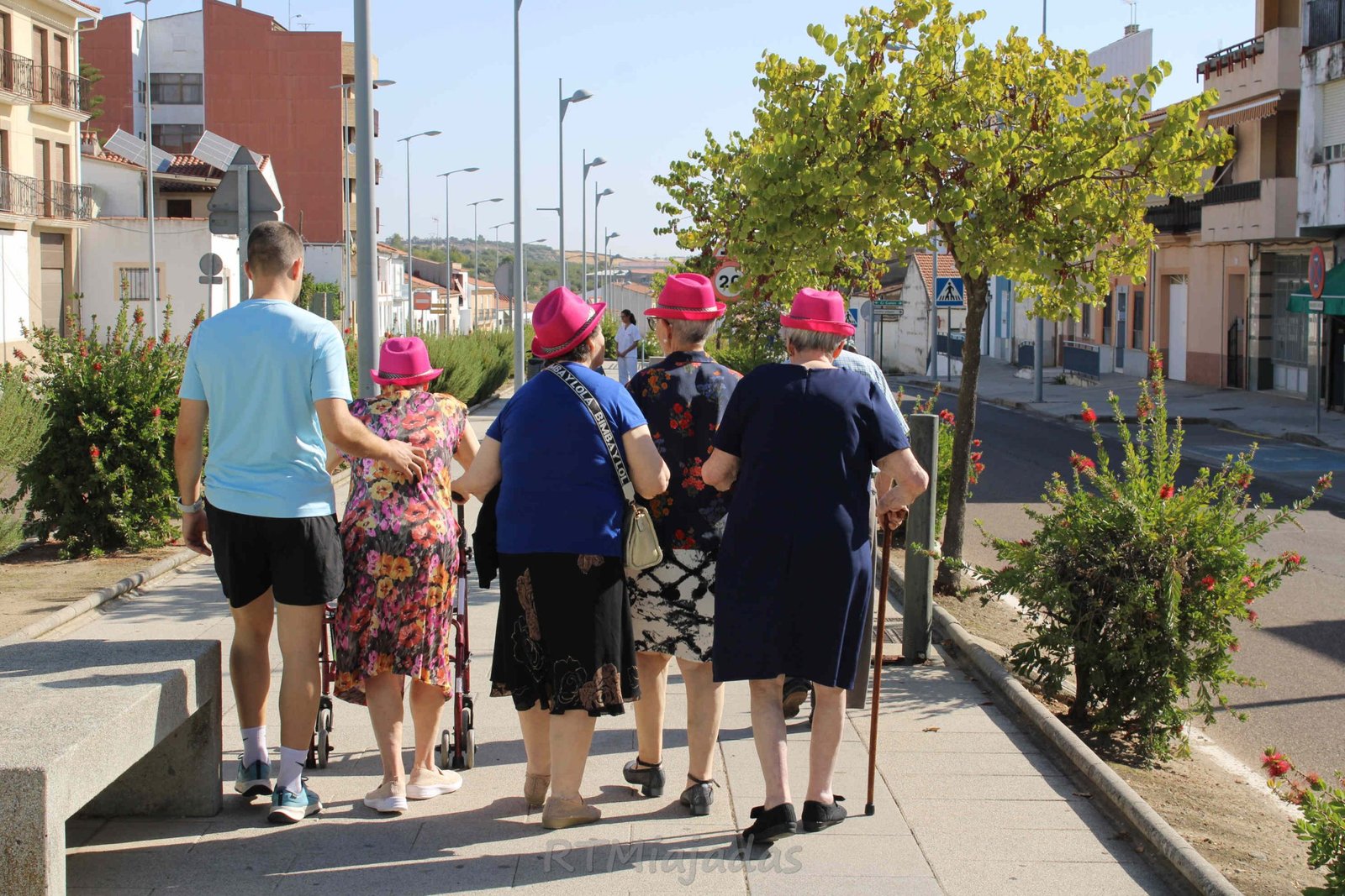 Los mayores de la localidad disfrutan la SEM 2025 con caminatas matutinas llenas de vitalidad y comunidad