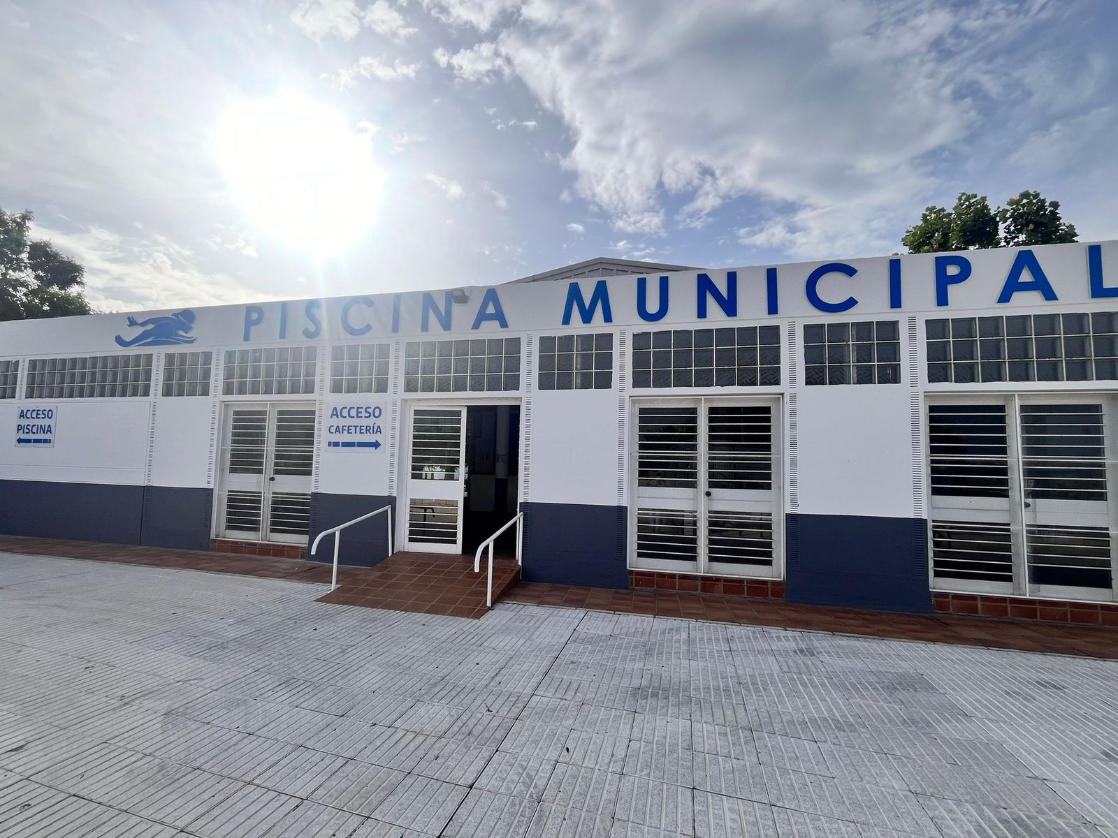 La temporada de baño en la piscina municipal termina el próximo lunes 8 de septiembre, aprovecha los últimos días de verano para nadar y disfrutar.